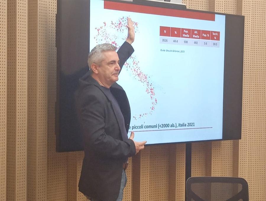 Vivere e lavorare in Valceno. Evoluzione demografica, interazioni sociali e sviluppo locale